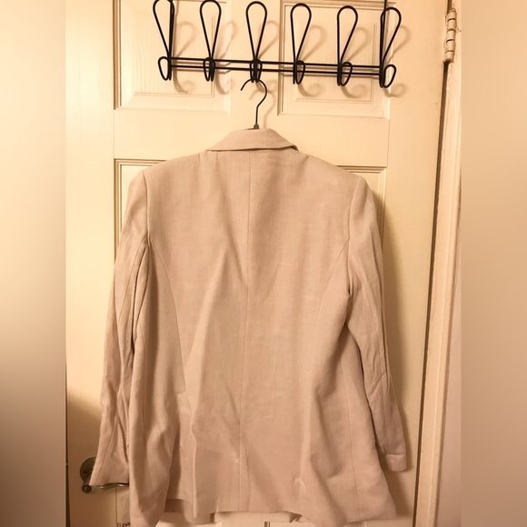 BAR III
Double-Breasted Linen Peak-Lapel Blazer - Picture 4 of 6